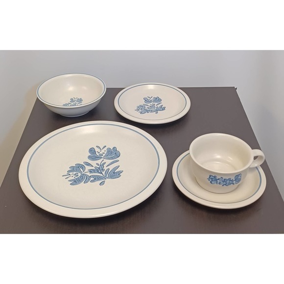 Pfaltzgraff Yorktowne Stoneware Dinner Set - Picture 11 of 11